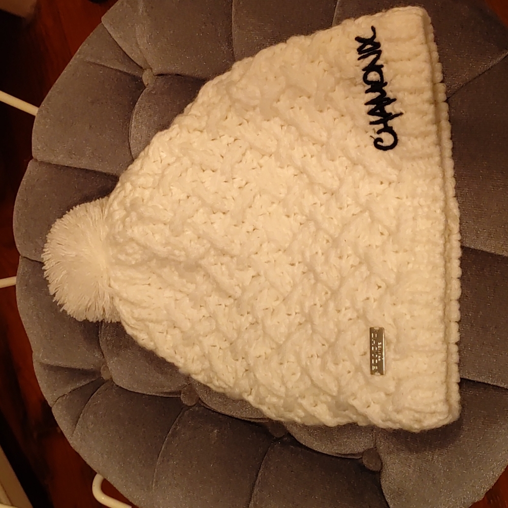 Bo and Cho White Knit Quilted France Pom-pom silk-lined Beanie - Picture 2 of 8